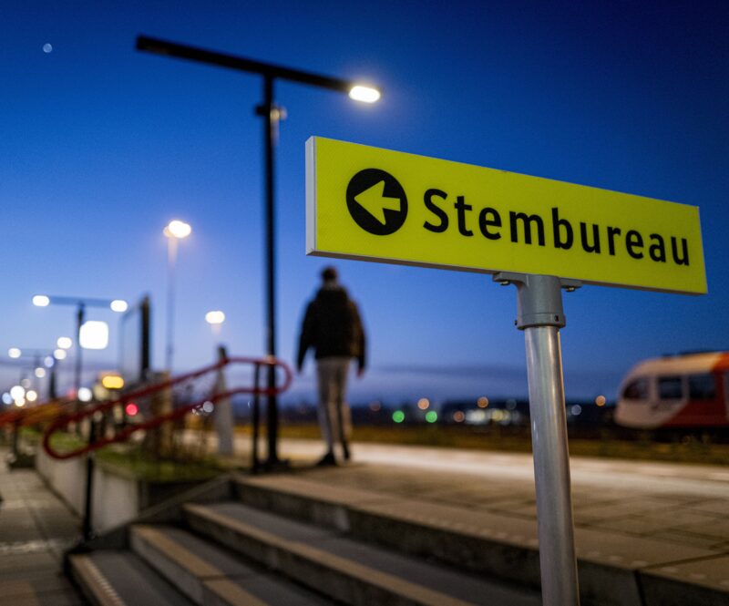 Stemmen op het station? Dit zijn de regels en op deze stations is dat mogelijk