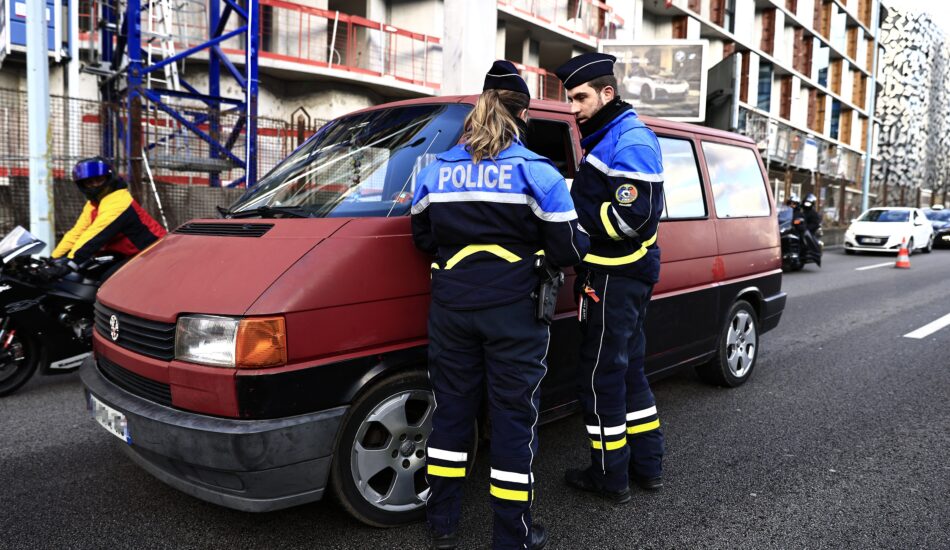 Een Franse bestuurder krijgt een boete, binnenkort kun je ook een strafblad krijgen.